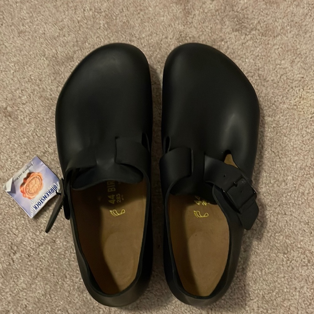 Birkenstock men’s size 11 black leather buckle shoes